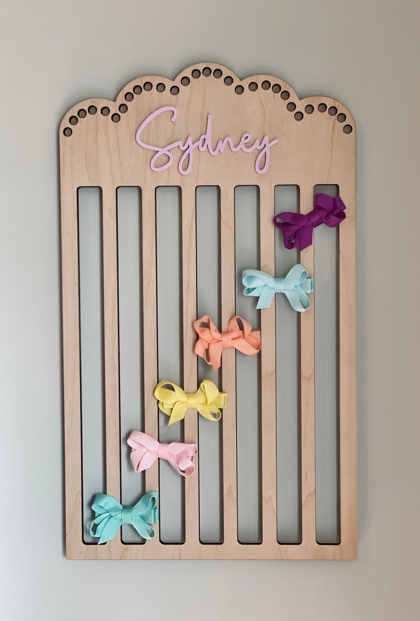 Scallop Bow Holder with Acrylic Name